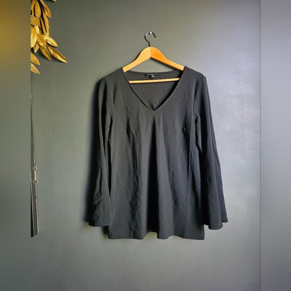 Boston Proper Top Women’s Long Bell Split Sleeve Sz M Black V Neck